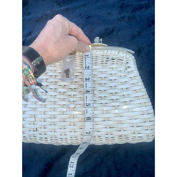 VINTAGE 50's/60's WICKER, MOTHER OF PEARL & LUCITE BASKETWEAVE FRAME HANDBAG - Picture 10 of 13